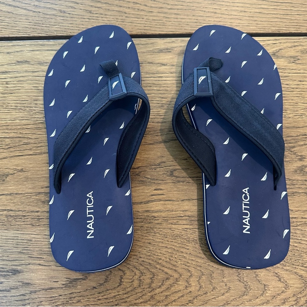 Nautica Navy and White Flip Flops